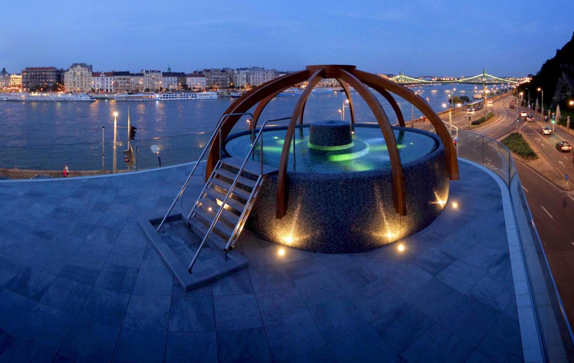 Relaxing Spacious Balcony Super Central Near Opera Apartment